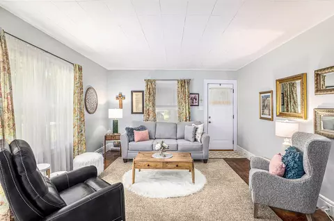 Living - 618 Madison, Jackson, MI 49202 photo 2 of 2