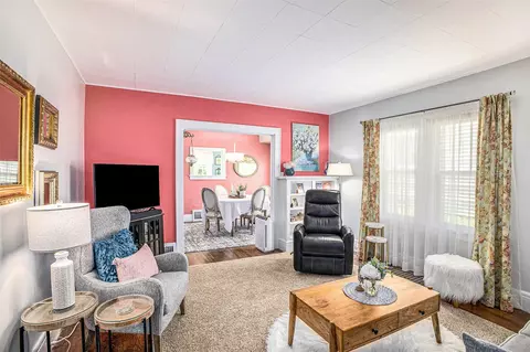 Living - 618 Madison, Jackson, MI 49202 photo 1 of 2