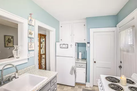 Kitchen - 618 Madison, Jackson, MI 49202 photo 2 of 2