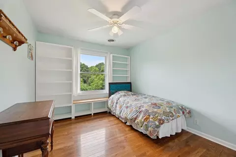 Bedroom - 7118 Browns Lk, Jackson, MI 49201 photo 5 of 12