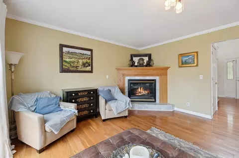 Living - 7118 Browns Lk, Jackson, MI 49201 photo 2 of 6