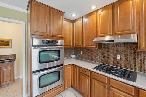 Kitchen - 7118 Browns Lk, Jackson, MI 49201 photo 3 of 6