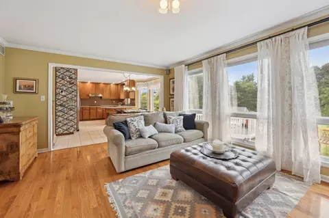 Living - 7118 Browns Lk, Jackson, MI 49201 photo 3 of 6
