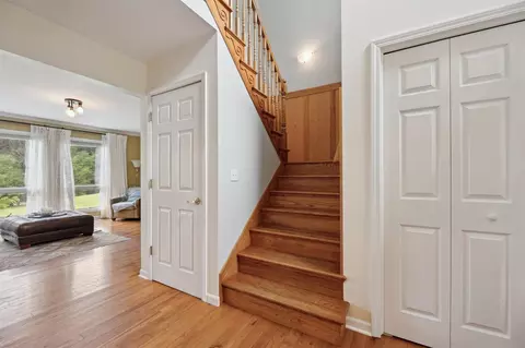 Entry Way - 7118 Browns Lk, Jackson, MI 49201 photo 2 of 2