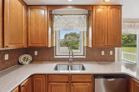 Kitchen - 7118 Browns Lk, Jackson, MI 49201 photo 1 of 6
