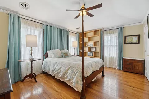 Bedroom - 7118 Browns Lk, Jackson, MI 49201 photo 1 of 12
