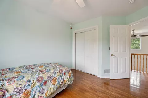 Bedroom - 7118 Browns Lk, Jackson, MI 49201 photo 7 of 12