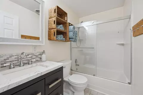 Bath - 7118 Browns Lk, Jackson, MI 49201 photo 4 of 7