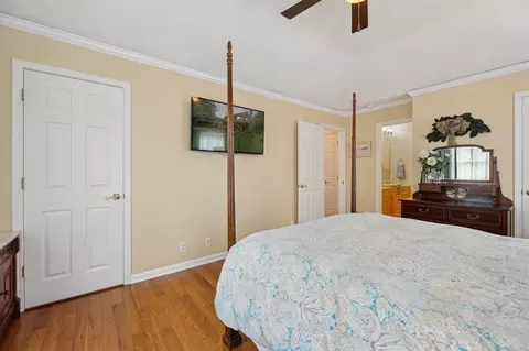 Bedroom - 7118 Browns Lk, Jackson, MI 49201 photo 3 of 12