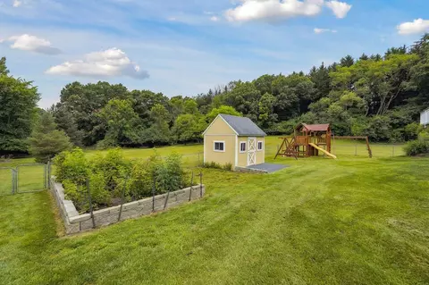 Exterior - 7118 Browns Lk, Jackson, MI 49201 photo 12 of 16