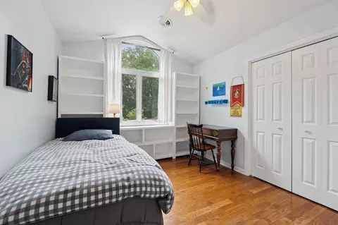 Bedroom - 7118 Browns Lk, Jackson, MI 49201 photo 11 of 12