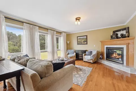 Living - 7118 Browns Lk, Jackson, MI 49201 photo 1 of 6