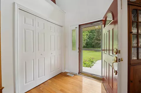 Entry Way - 7118 Browns Lk, Jackson, MI 49201 photo 1 of 2