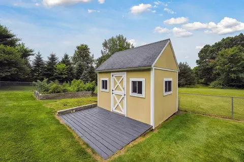 Exterior - 7118 Browns Lk, Jackson, MI 49201 photo 9 of 16