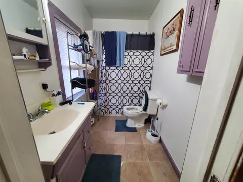 Bath - 39 E Battle, Creek, MI 49017 photo 3 of 3