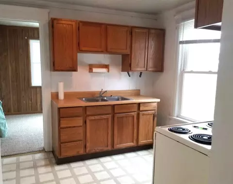 Kitchen - 39 E Battle, Creek, MI 49017 photo 1 of 2
