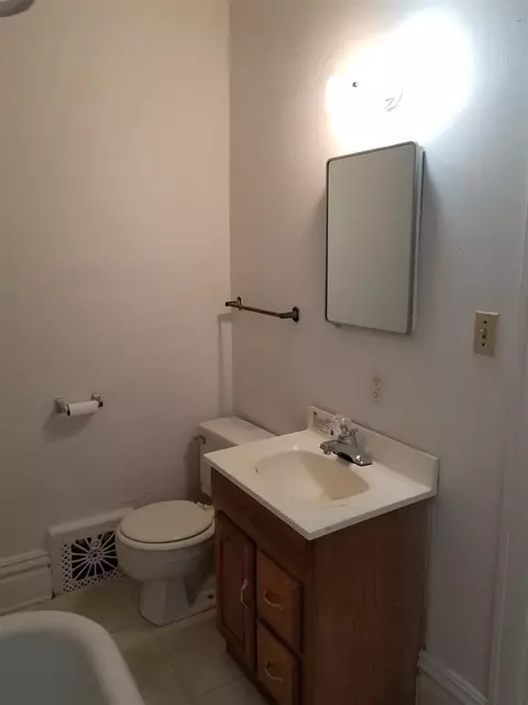 Bath - 39 E Battle, Creek, MI 49017 photo 2 of 3