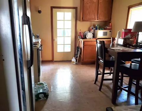Kitchen - 39 E Battle, Creek, MI 49017 photo 2 of 2