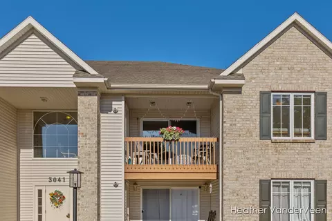 3041 E Crystal Waters #8, Holland, MI 49424
