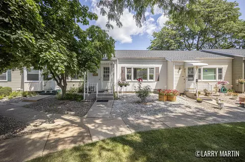 1015 Village, Jenison, MI 49428
