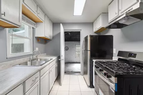 Kitchen - 500 Heyser, Jackson, MI 49203 photo 4 of 5