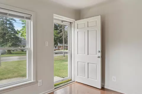 Entry Way - 500 Heyser, Jackson, MI 49203 photo 1 of 2