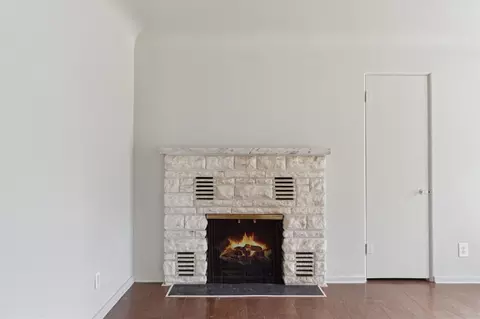Living - 500 Heyser, Jackson, MI 49203 photo 6 of 6