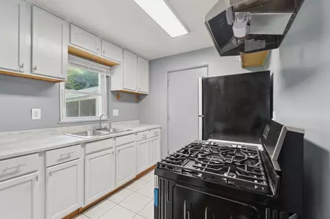 Kitchen - 500 Heyser, Jackson, MI 49203 photo 1 of 5
