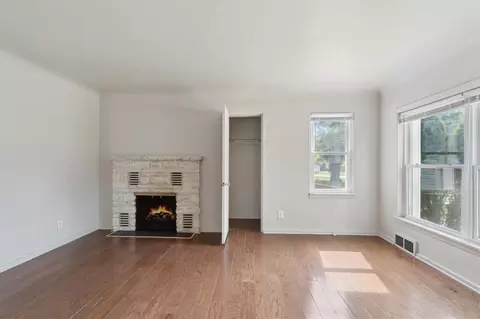 Living - 500 Heyser, Jackson, MI 49203 photo 5 of 6