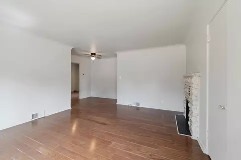 Living - 500 Heyser, Jackson, MI 49203 photo 4 of 6