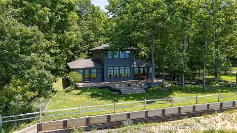1228 Shore Crst, South Haven, MI 49090