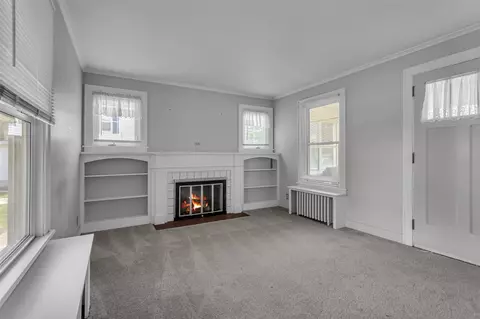 Living - 715 Ellery, Jackson, MI 49202 photo 1 of 2