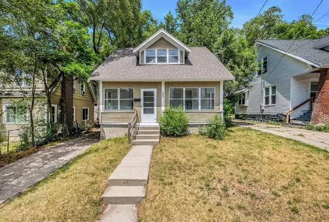 863 Burton, Grand Rapids, MI 49507
