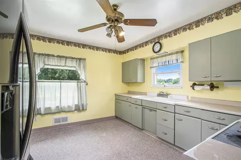 Kitchen - 22964 29th, Gobles, MI 49055 photo 2 of 3