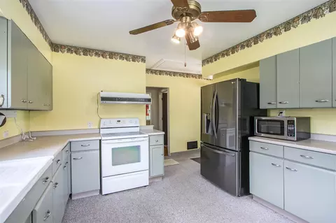 Kitchen - 22964 29th, Gobles, MI 49055 photo 1 of 3