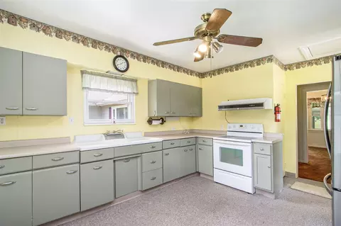 Kitchen - 22964 29th, Gobles, MI 49055 photo 3 of 3