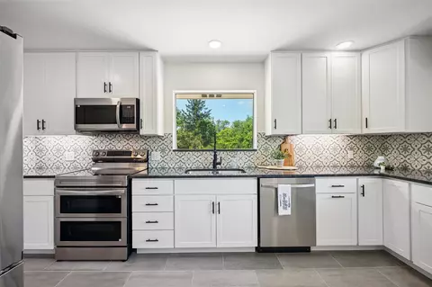 Kitchen - 3017 Niles Buchanan, Buchanan, MI 49107 photo 1 of 3