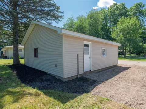 Exterior - 4409 E T U, Vicksburg, MI 49097 photo 4 of 6