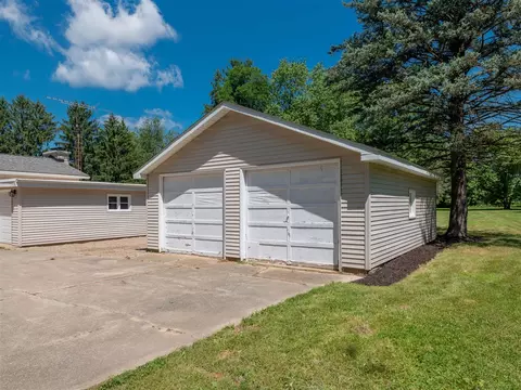 Exterior - 4409 E T U, Vicksburg, MI 49097 photo 3 of 6