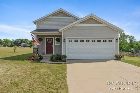 1698 Trent Rdg, Cedar Springs, MI 49319