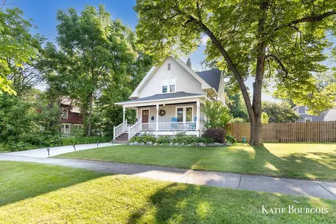 140 S Monroe, Rockford, MI 49341