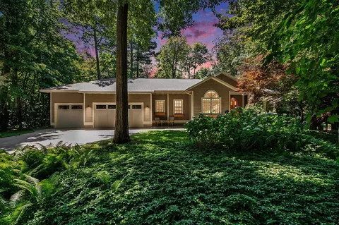 5543 Oak Tree, Whitehall, MI 49461