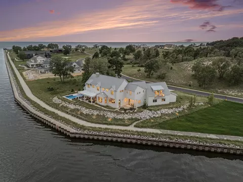 6736 Saugatuck Bch, Saugatuck, MI 49453
