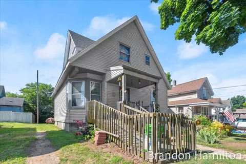 107 W W Ctr, Belding, MI 48809