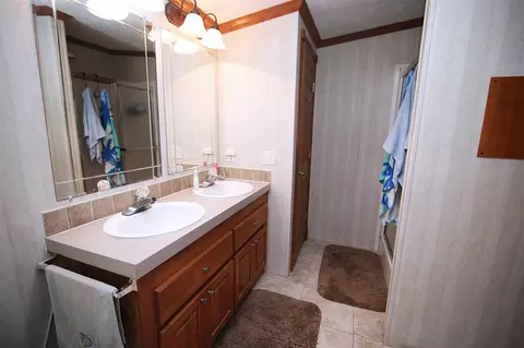 Bath - 15145 Millard, Three Rivers, MI 49093 photo 2 of 7