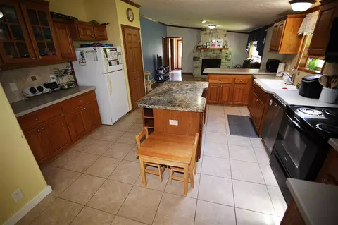 Kitchen - 15145 Millard, Three Rivers, MI 49093 photo 4 of 7
