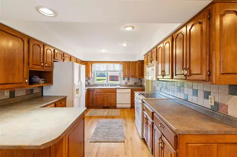 Kitchen - 50221 Meddo, Marcellus, MI 49067 photo 2 of 2