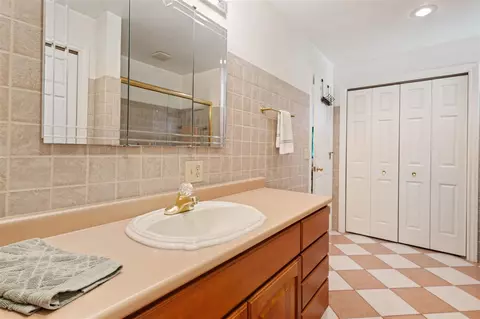 Bath - 50221 Meddo, Marcellus, MI 49067 photo 2 of 6