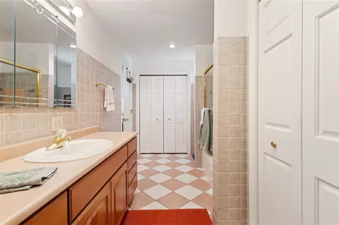 Bath - 50221 Meddo, Marcellus, MI 49067 photo 3 of 6
