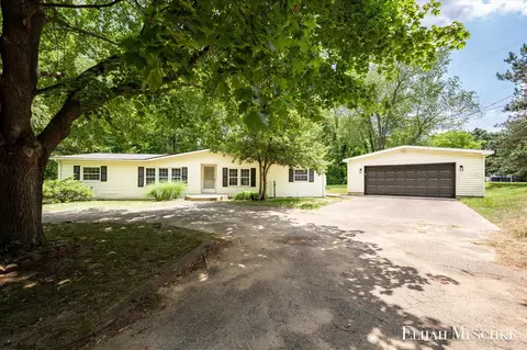 5390 14 Mile, Rockford, MI 49341